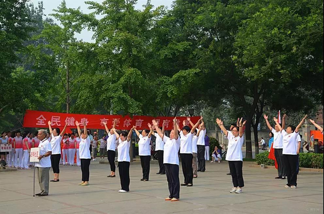 范社嶺委員：家門口的健身場(chǎng)所如何多起來-1.jpg