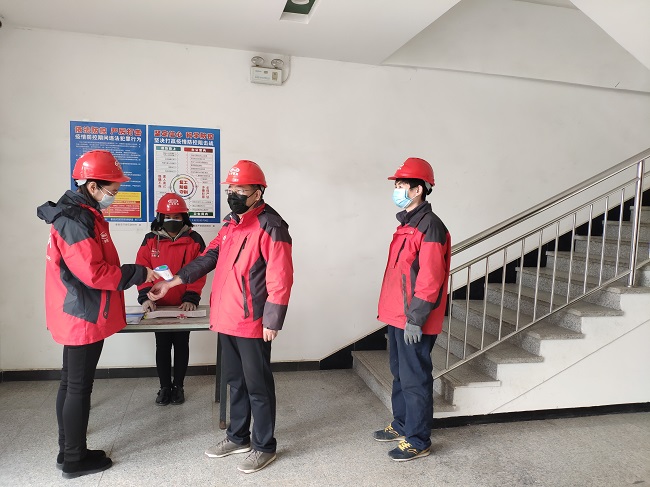 抗疫生產兩手抓，助力肥企促生產保春耕，三農在行動1.jpg