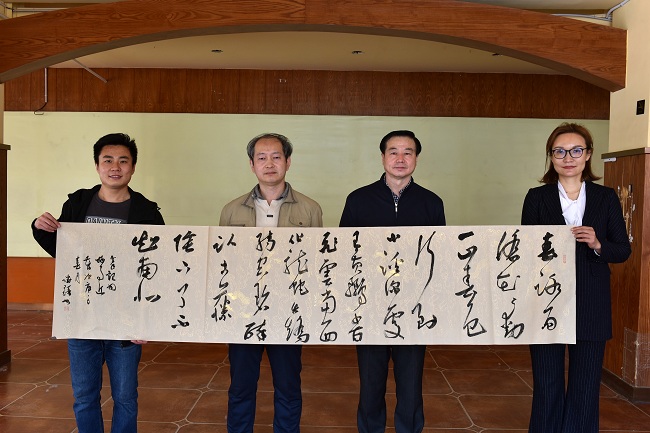 保定民建文宣委助力復工復產組織書畫家到植物園參觀牡丹花卉展_(1)-1.jpg
