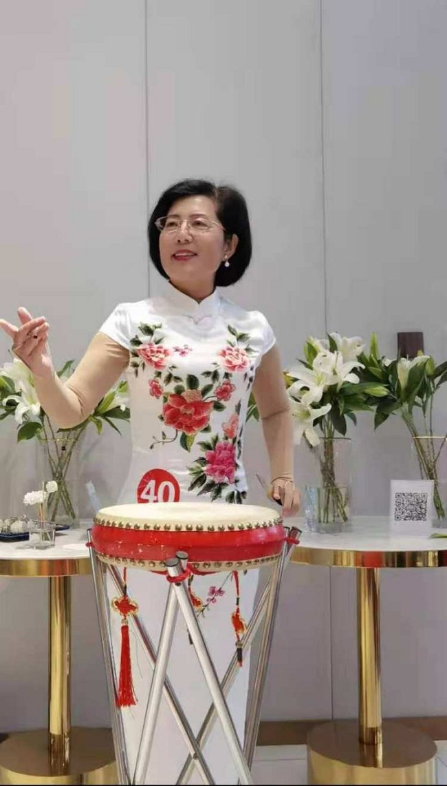 張海霞演唱傳統(tǒng)曲目主力戰(zhàn)役-1.jpg