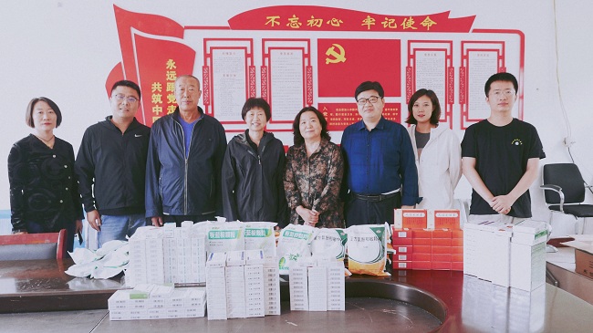幫扶濟困，解民急難——民建秦皇島市委北戴河總支開展送藥下鄉活動1 (1)-1.jpg