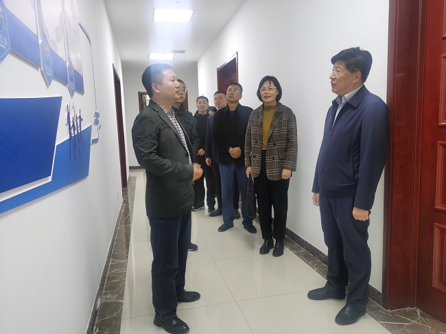 唐山市政協(xié)副主席、民建唐山市委主委胡世寧調(diào)研會(huì)員企業(yè)1-1.jpg
