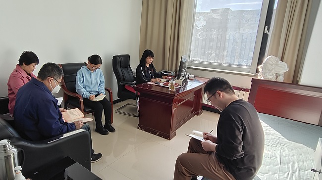民建張家口市委召開機(jī)關(guān)工作學(xué)習(xí)會(huì)議.jpg