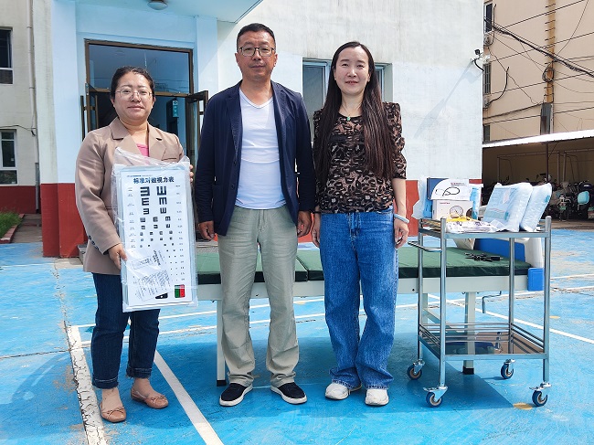 1“凝心鑄魂強根基、團結奮進新征程”——承德民建會員關愛未成年開展系列幫困活動1 (1)-1.jpg