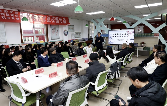 20231127書畫藝術進校園  翰墨飄香潤童心——民建保定市委文化宣傳委員會、民建中央畫院保定分院聯合開展書畫藝術進校園活動1 (1)-1.jpg