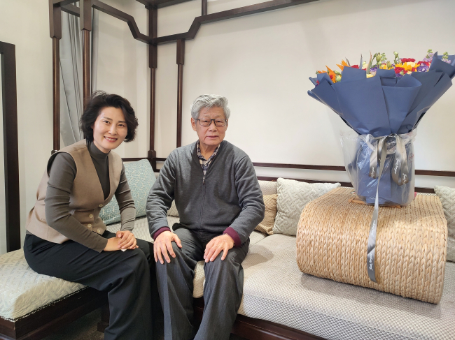民建河北省委主委薛寒春節(jié)前看望民建河北省委老領(lǐng)導(dǎo)1(2) (2).jpg
