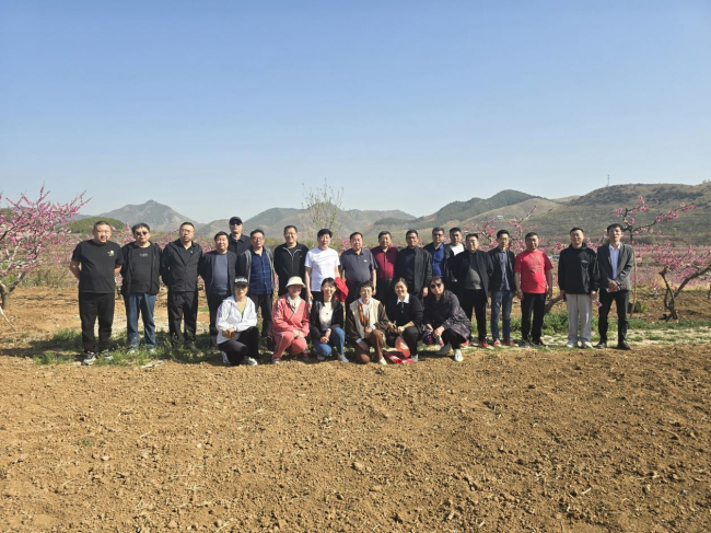 真情系鄉村  聚力助振興民建唐山市委路南區工委企委會、七支部赴遵化市黨峪鎮前耍峪村參觀調研.jpg