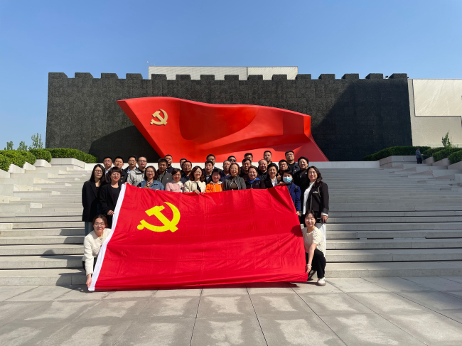 民建張家口市委橋西區二支部會員赴中國共產黨黨史展覽館參觀學習 (2).jpg