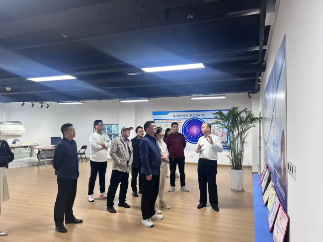 20240418民建保定市委新區(qū)支部走訪會員企業(yè)河北惠仁醫(yī)療設備科技有限公司1.jpg