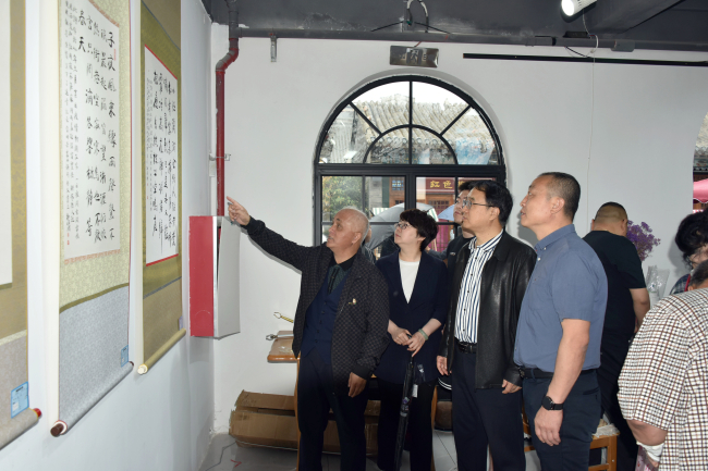 20240510民建保定市委文化宣傳委員會、民建中央畫院保定分院、裕華支部聯(lián)合舉辦杜保衡國畫書法詩詞與裝裱藝術集萃展1 (2) (2).jpg