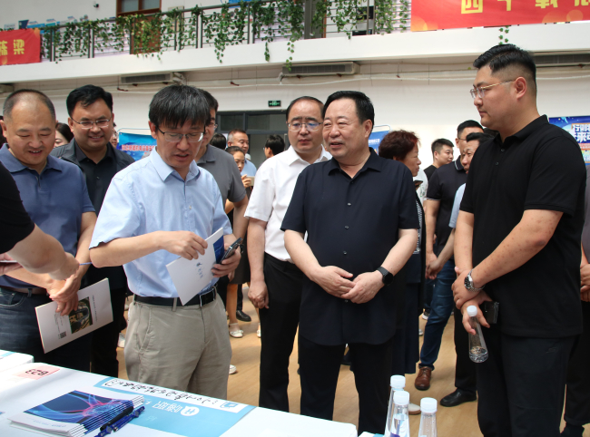 民建邯鄲市委在邯鄲職業技術學院舉辦“畢業季·邯鄲民建會員企業進高校”招聘活動1 (2) (2).jpg