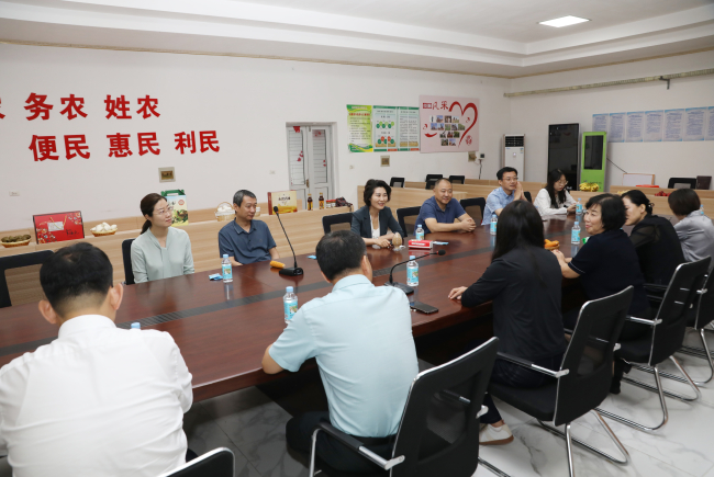 薛寒蒞臨滄州民建指導(dǎo)工作信息005調(diào)研鑫翰合作社 (2).jpg