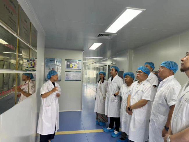 20240802民建保定市委中關(guān)村支部到會(huì)員企業(yè)保定諾未科技有限公司調(diào)研2.jpg