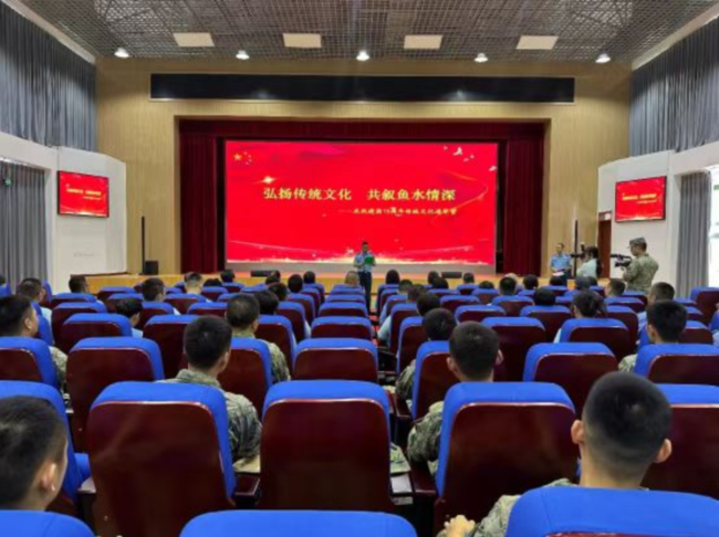 20240913筆墨丹青繪雙擁  琴韻軍歌頌團結——民建保定市委東風支部、民建中央畫院河北保定分院開展傳統文化進軍營活動1 (2).jpg