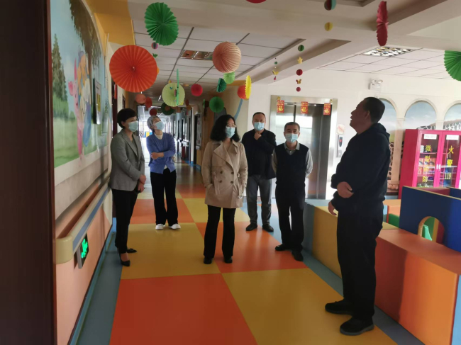 民建廊坊市委開展“關(guān)愛兒童 溫暖同行”慰問活動（修改）1 (2).jpg