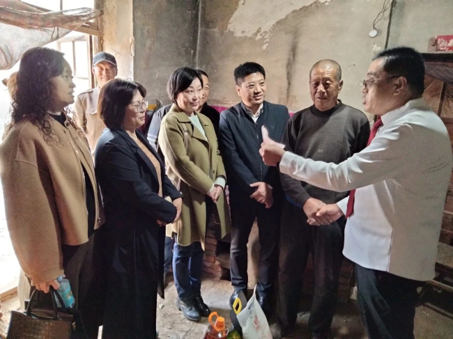 民建滄州市委市直三支部開展精準幫扶活動2 (2).jpg