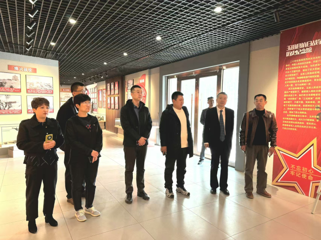 民建唐山市委路北區(qū)七支部參觀邢張莊玉田抗戰(zhàn)史館 (2) (2).jpg
