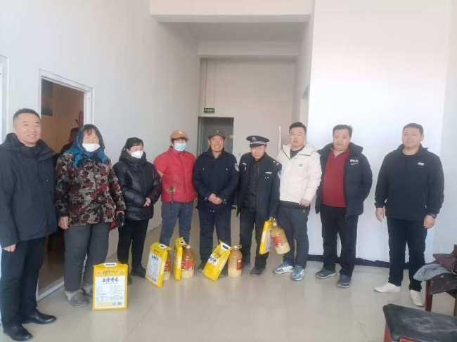 民建唐山市委路北區工委五支部慰問貧困戶 (1) (2).jpg