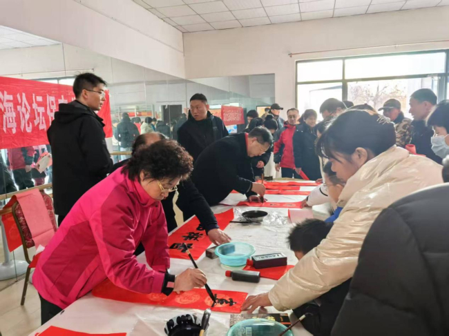 20250124民建保定市委文化宣傳委員會舉辦“暖冬送春聯(lián) 墨香潤民心”活動2.jpg