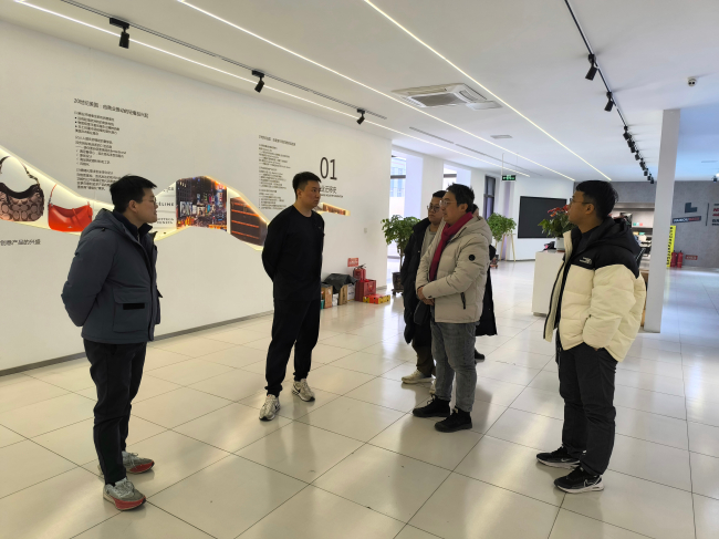 20250127民建保定市委河北農業大學支部赴白溝箱包跨境電商企業開展調研活動3 (2).jpg