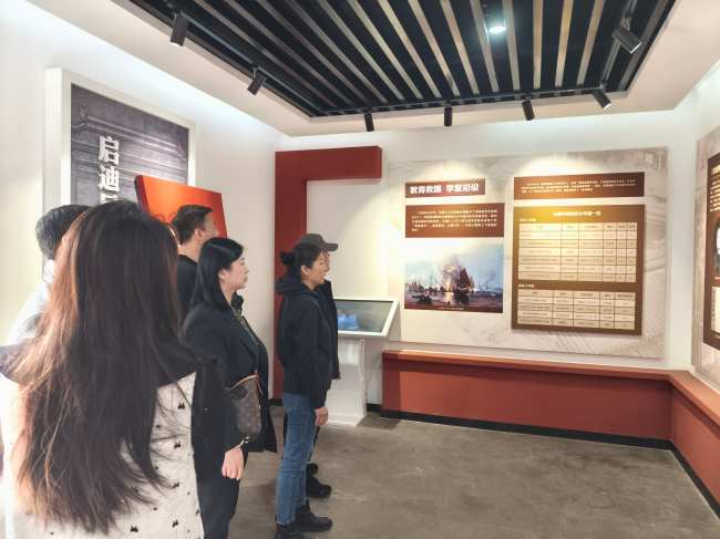 20250331民建保定市委陽光支部赴保定省立第二師范學校紀念館開展清明祭英烈教育活動3 (2).jpg