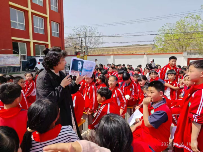 20250417同心公益行，民建在行動——民建保定市委新階層二支部開展特色進校園活動3 (2).jpg