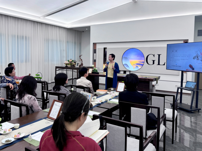 20250428以書為車 共赴文化之約 —— 民建保定市委婦女工作委員會(huì)舉辦女企業(yè)家文字美學(xué)沙龍2.jpg