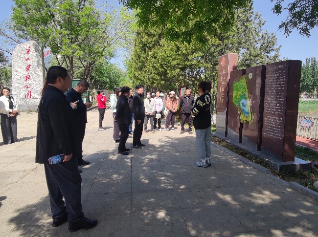 民建唐山市委路南區(qū)工委開展慶祝五一國際勞動(dòng)節(jié)暨五四青年節(jié)活動(dòng) (2)-1.jpg