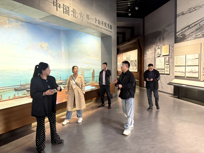 民建市委商貿支部、青年委員會聯合開展“國際博物館日”主題參觀調研活動2 (2).jpg